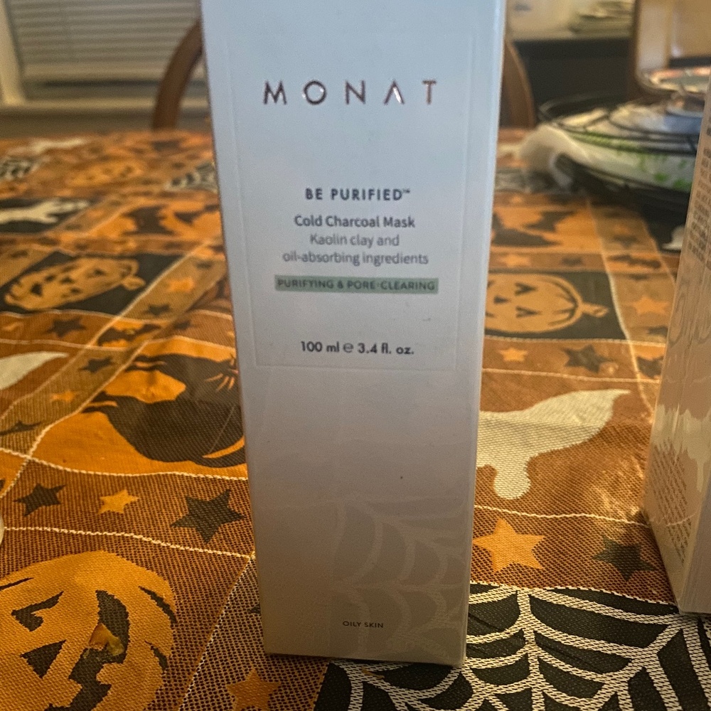 Monat charcoal mask